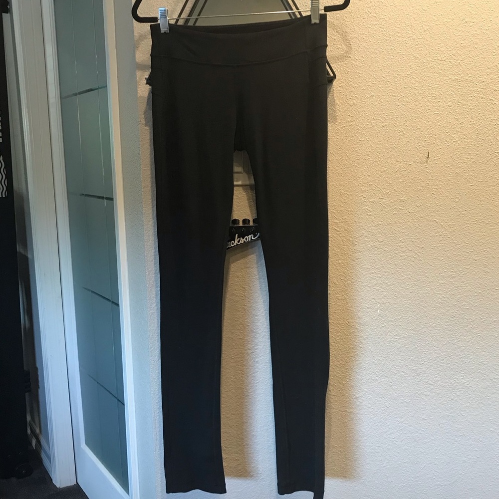 Lululemon black pants 8